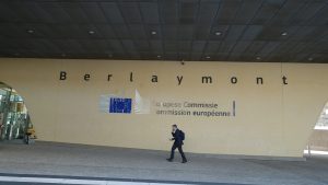 Europese Commissie onderzoekt pornosites: toegang voor minderjarigen te makkelijk